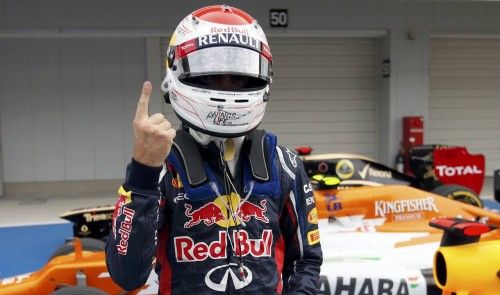 Vettel celebra la 'pole' lograda en Suzuka