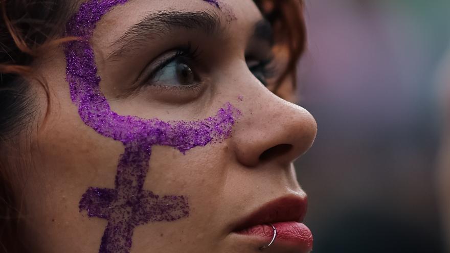 Una joven, durante una manifestación del 8-M.