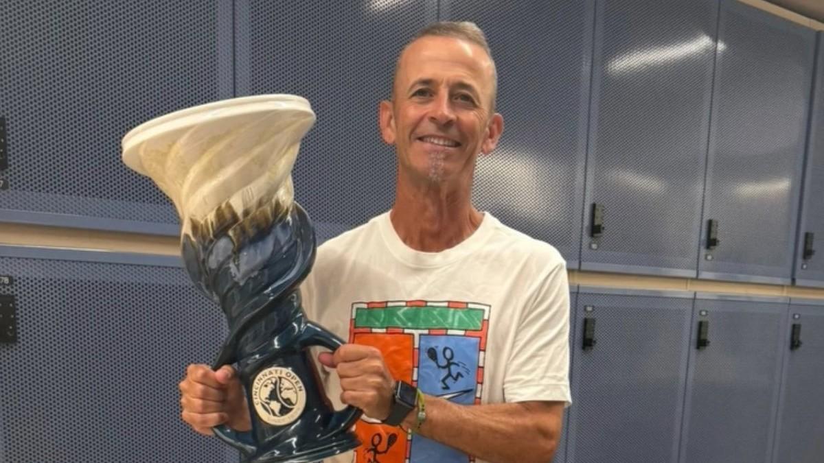 Samu López, junto al título de Cincinnati