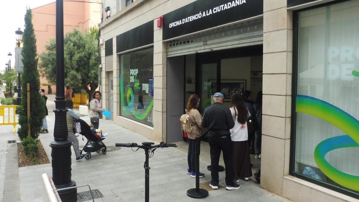 Oficina d'Atenció a la Ciutadania, en Gandia, en una imagen de archivo.
