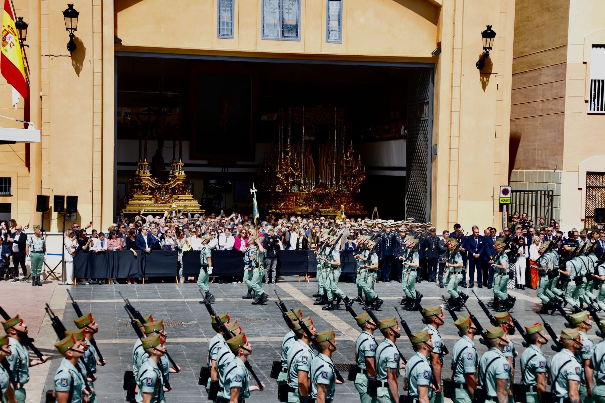 Trasladado del Cristo de la Buena Muerte a hombros de la Legión