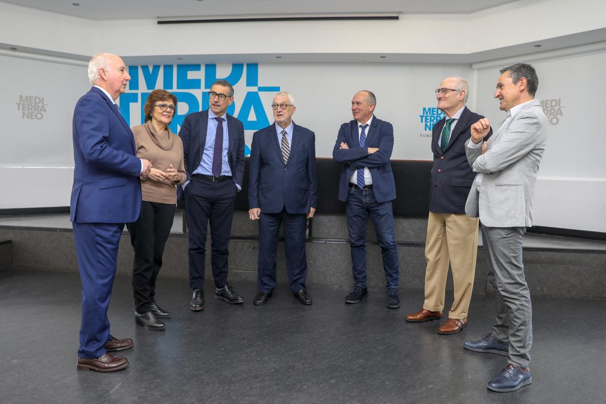 Miembros de la Fundación Mediterráneo y la Universidad de Murcia, en la presentación en Alicante de los premios