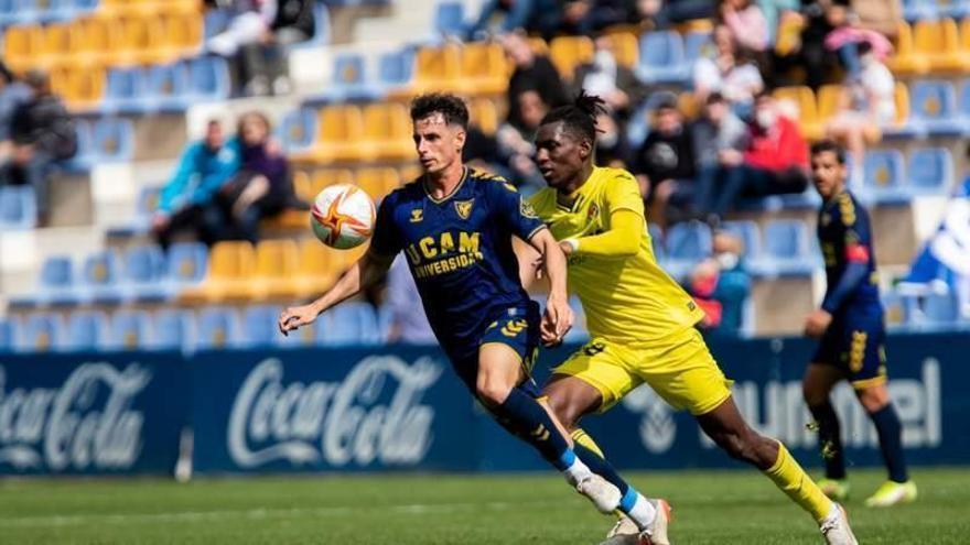 Lo que se escuchó al final del UCAM Murcia-Villarreal B: &quot;Os tendrían que acuchillar&quot;