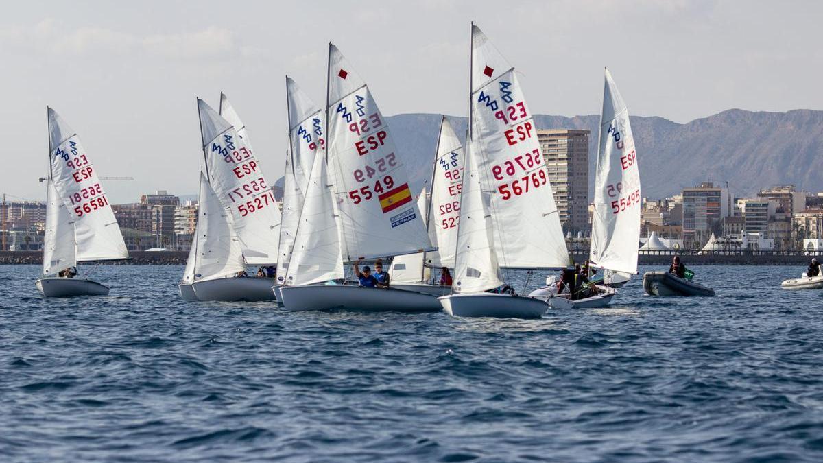 Competición de clase 420 en Alicante