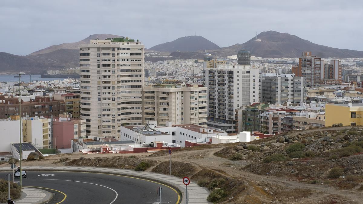 Vista de la barrera de edificios que bordean Mesa y López.