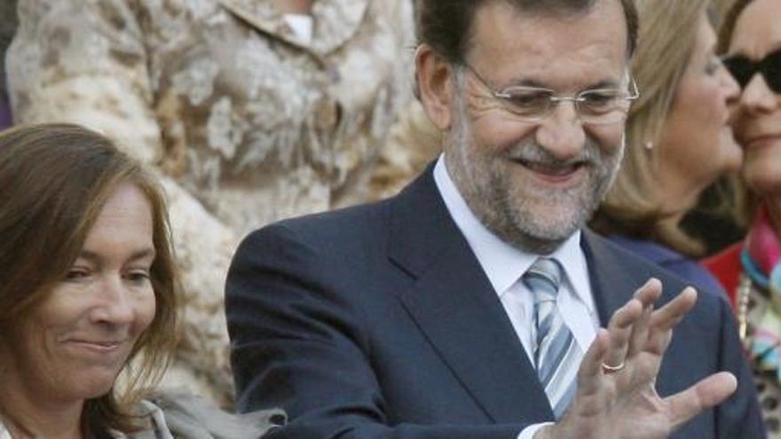 Rajoy, junto a su esposa.