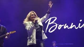 Bonnie Tyler, primera dama del rock y de Gijón, ofrece un gran recital en Poniente: "Es algo grandioso"