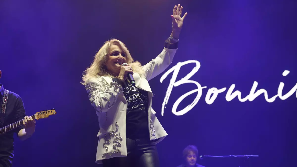 Bonnie Tyler, primera dama del rock y de Gijón, ofrece un gran recital en Poniente: "Es algo grandioso"