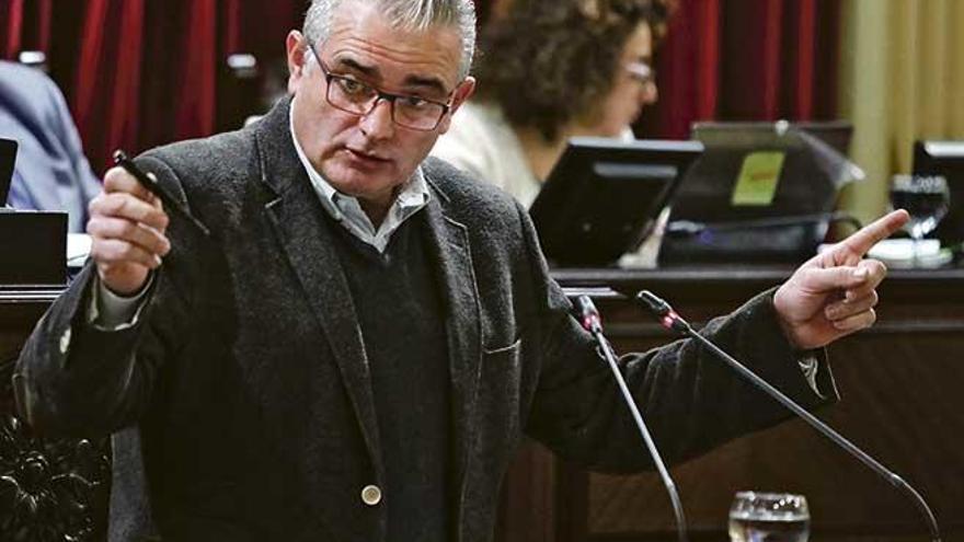 Jaume Font pretende con sus enmiendas paralizar la polémica Ley Agraria del conseller Vidal.