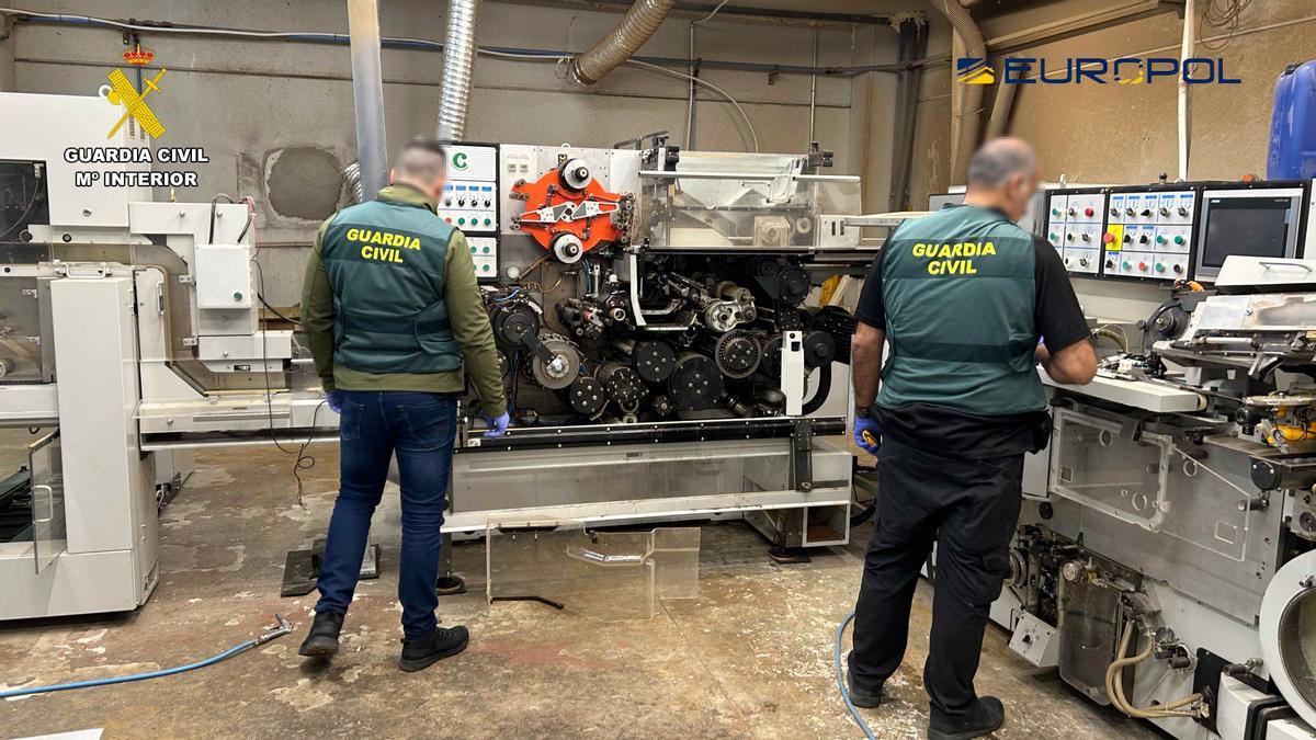 Registros de la Operación Fataca de la Guardia Civil contra el contrabando de tabaco.