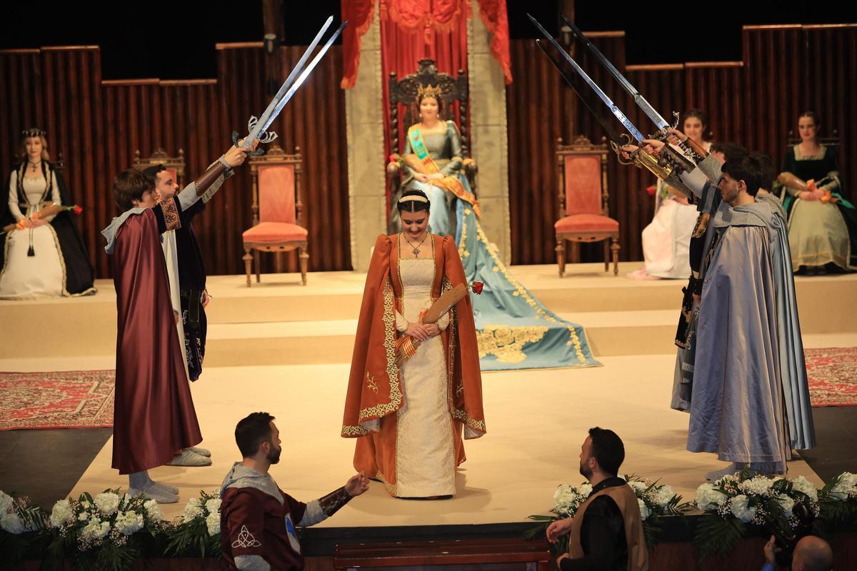 Na Violant d'Hongria: sueño medieval para Victoria Arcos en el 75º aniversario de la Germandat