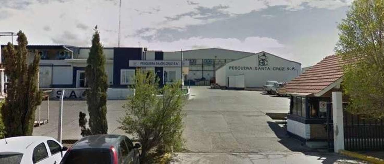 Exterior de las instalaciones de Pesquera Santa Cruz, en la localidad argentina de Puerto Deseado. // Google Street View