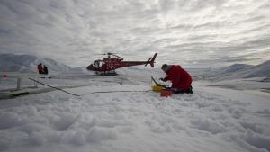 Equipos de investigación en el glaciar