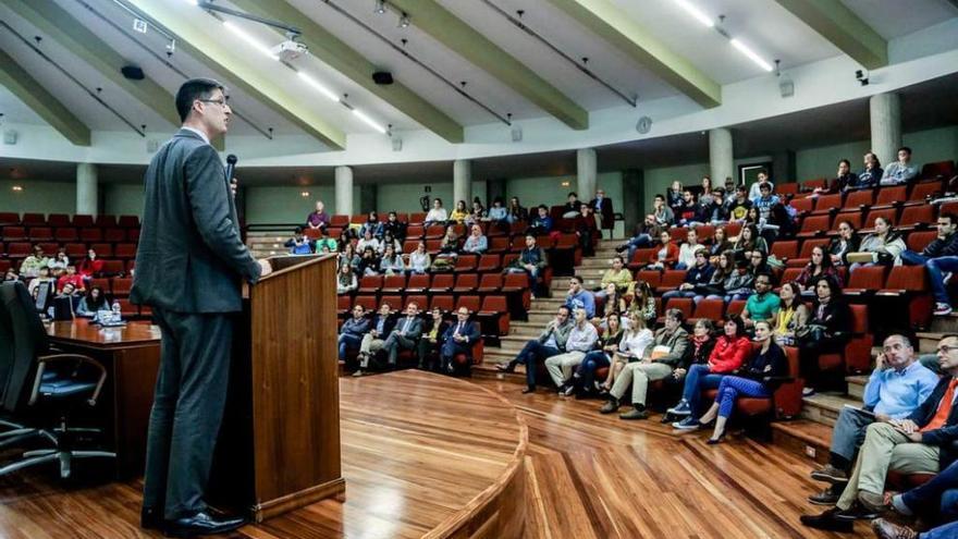 Víctor Martínez de la Serna, ayer, durante su charla.