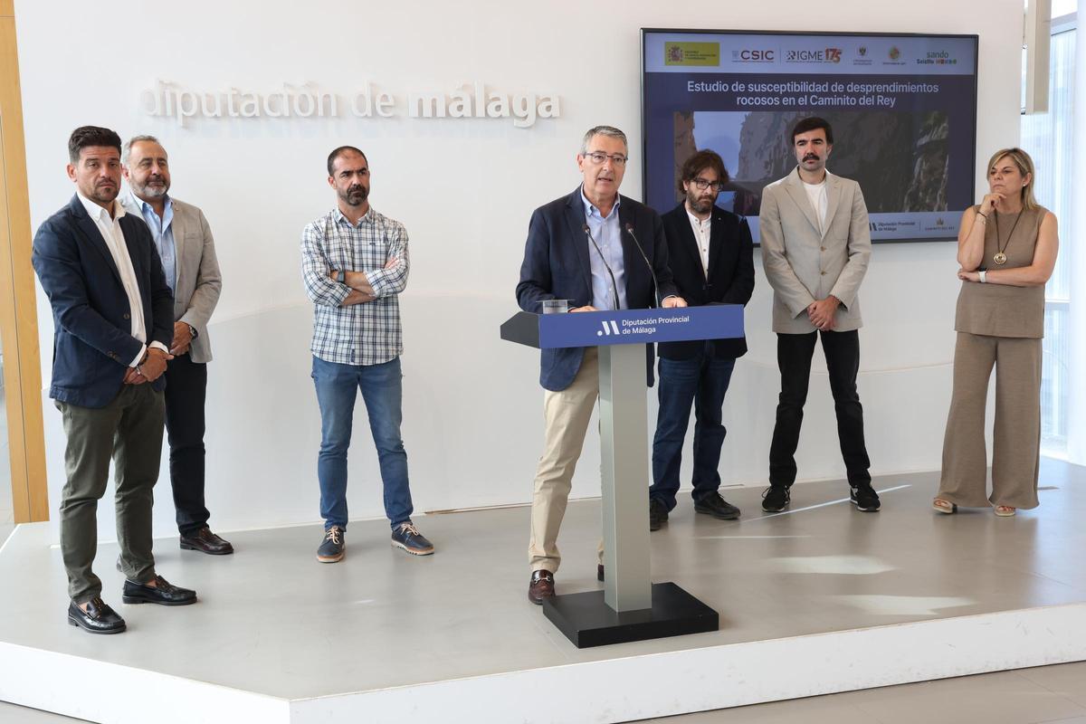 Francisco Salado interviene durante la presentación.