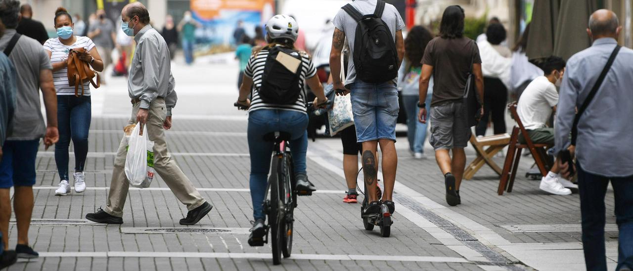 Una bicicleta circulando por la plataforma única de Michelena.