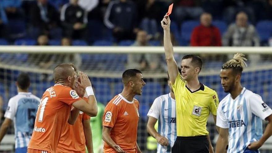 Galech Apezteguia, xiulant el Màlaga-Oviedo de la jornada 13