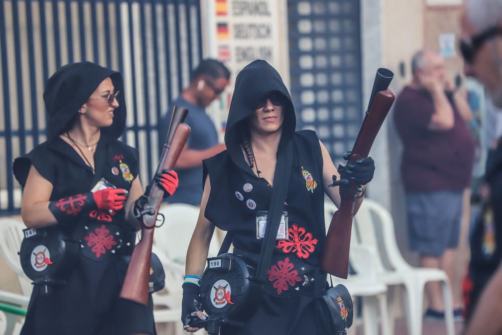 Más cara, pero a tiempo, ha llegado la pólvora para protagonizar la guerrilla de arcabucería de las fiestas de Sant Jaume de Guardamar