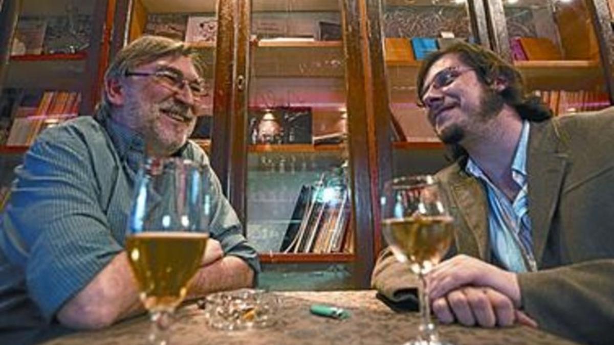 Creatividad poética entre copas. Ferran García y Josep Pedrals, responsables del ciclo del L'Horiginal.