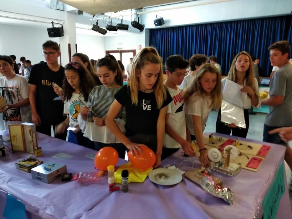 Feria de tecnología en el colegio Sagrat Cor