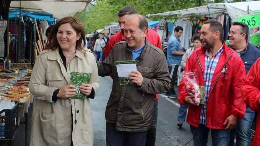 Pilar Cancela y Xoaquín Fernández Leiceaga, ayer en Culleredo.