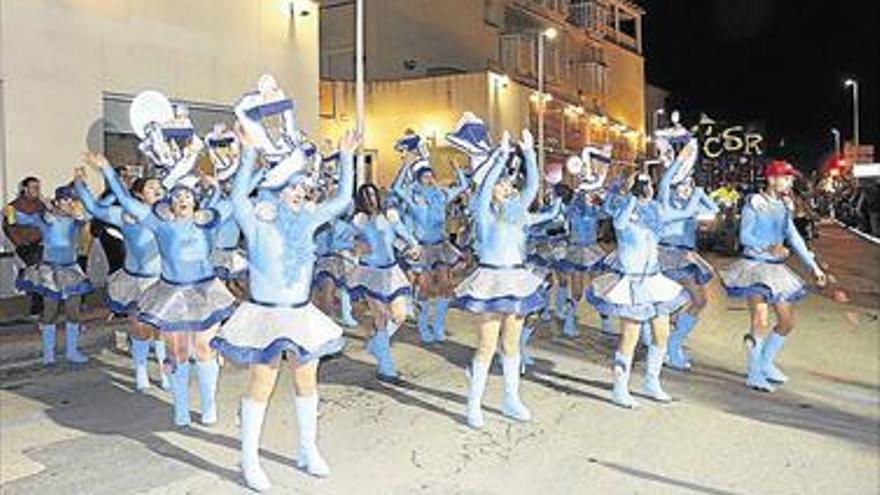 La llegada de Don Carnal marca el inicio de la colorista fiesta de Alcalà de Xivert