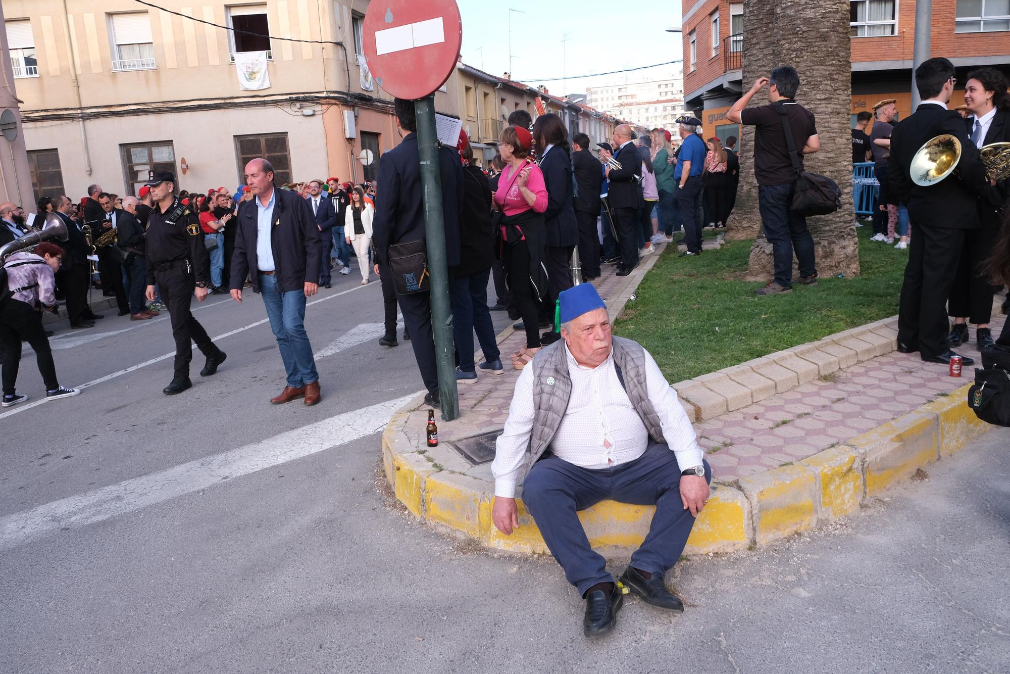 El pasodoble de la euforia abre las fiestas de Petrer