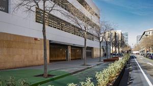 Actuació als voltants d’una escola de la capital catalana.