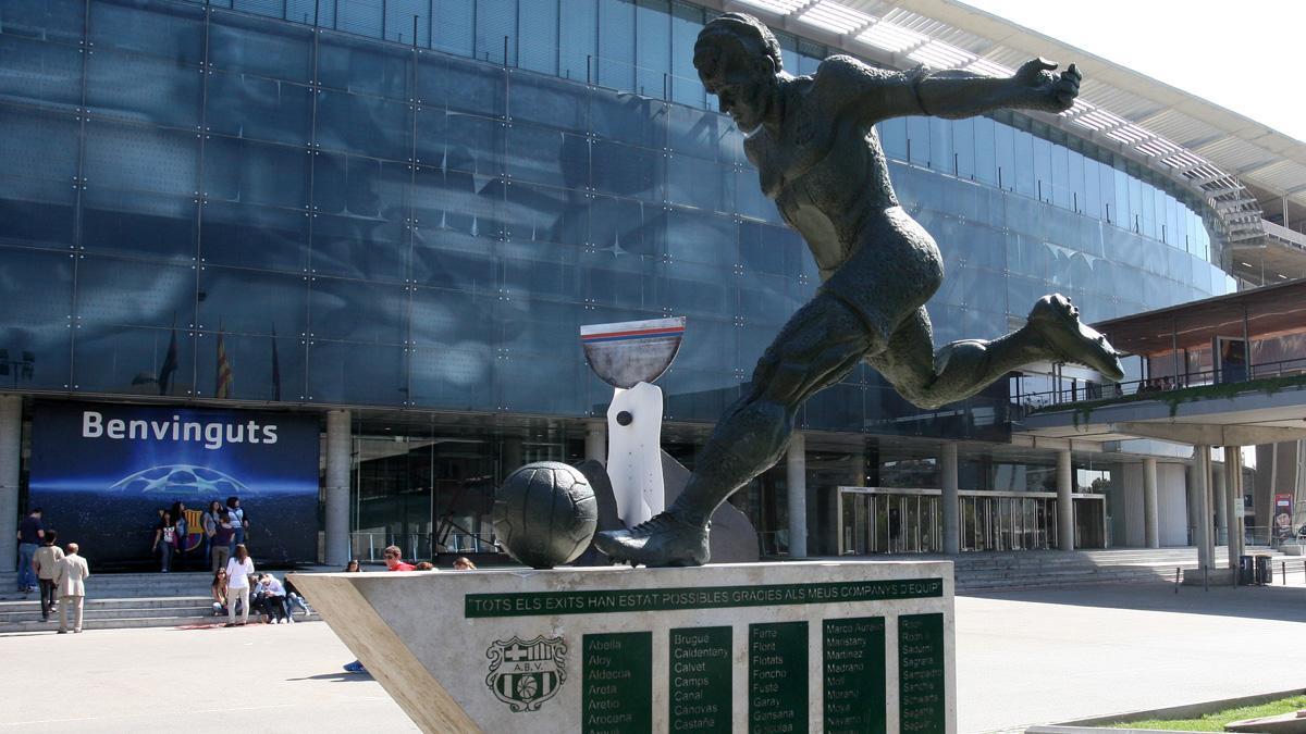 La estatua de Ladislao Kubala, en el Camp Nou