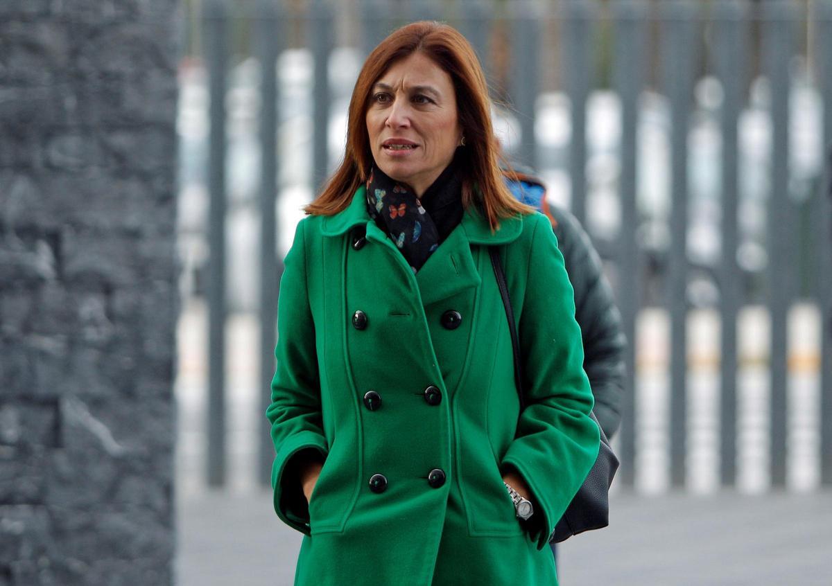 Mónica Lorente, en el acceso al Palacio de Justicia de Elche