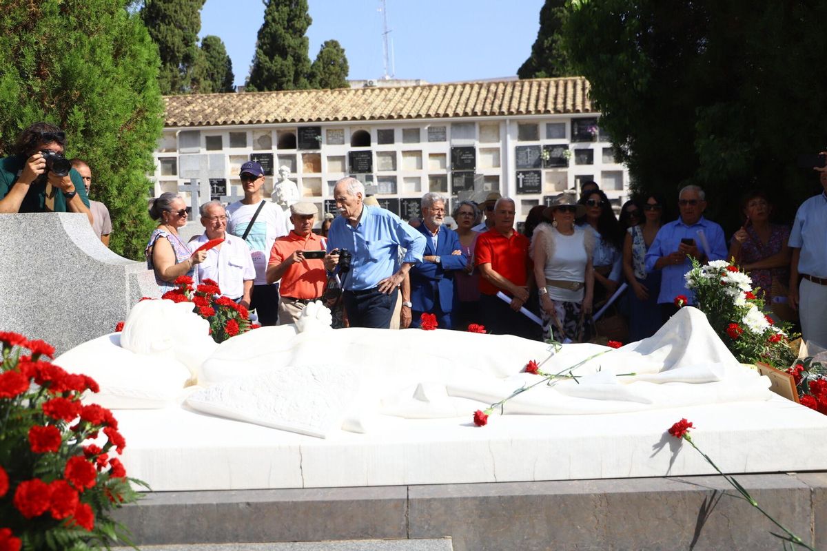 córdoba Homenaje a manolete en el cementerio de la salud