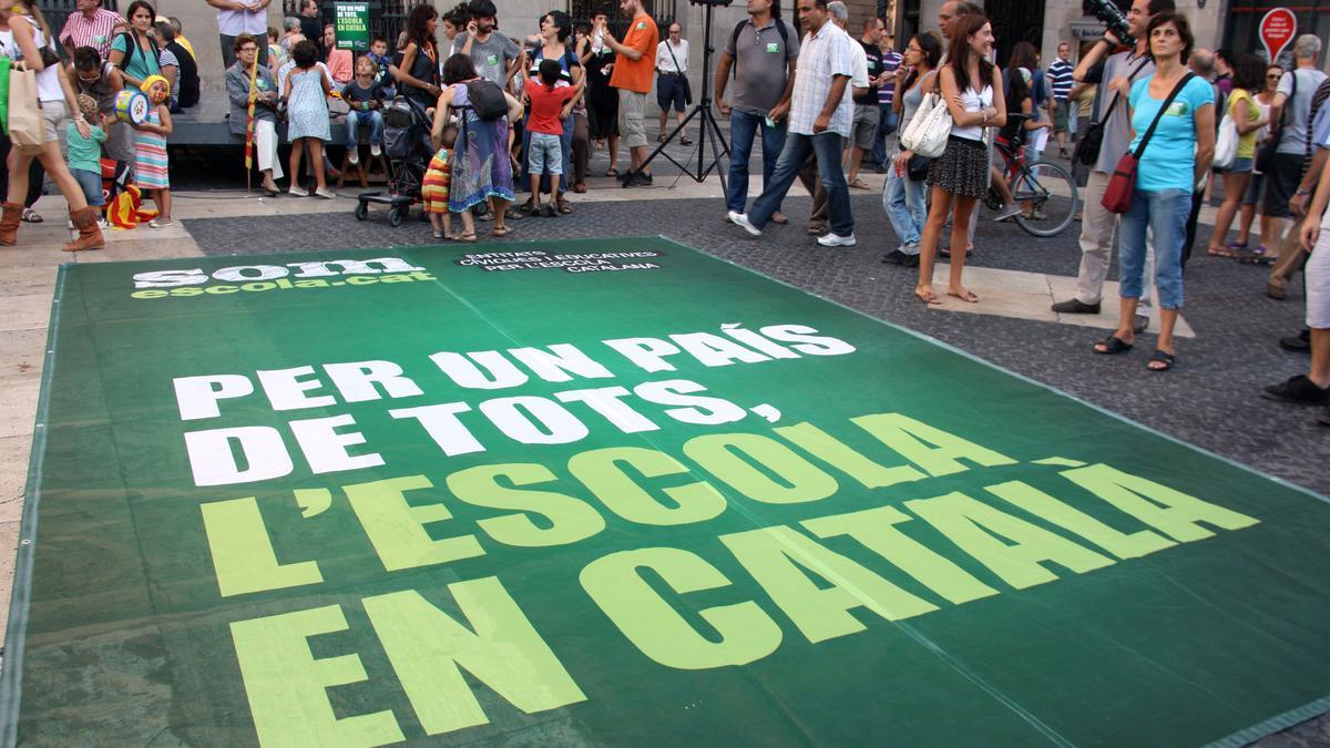 María Belmez / Arxiu - ACN · ID 55407/622134La pancarta amb el lema 'Per un país de tots, l'escola en català' a la manifestació de dilluns 12 de Setembre
