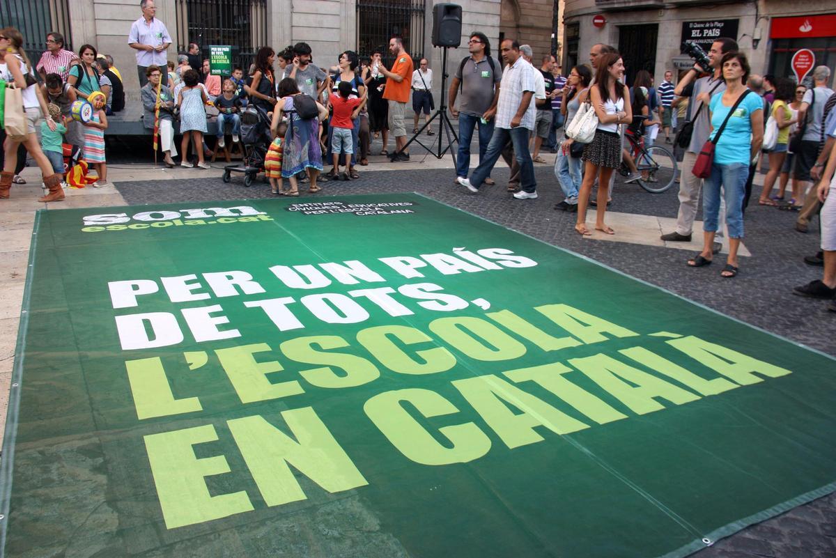 Concentración en plaza de Sant Jaume por la escuela en catalán. Concentración en plaza de Sant Jaume por la escuela en catalán.