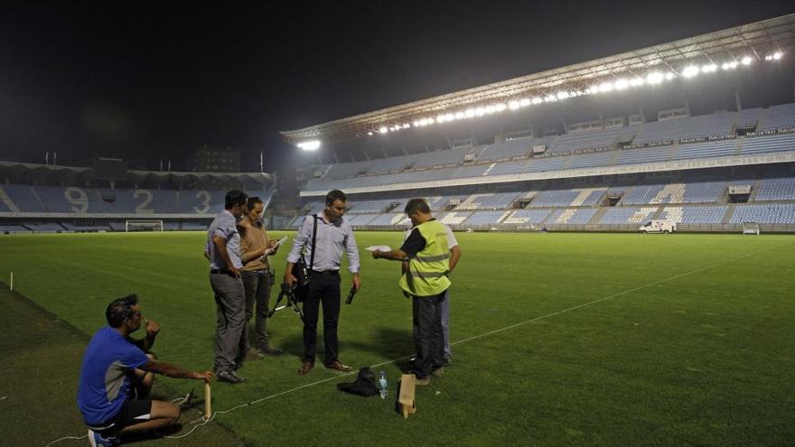 El Concello prueba la iluminación de Balaídos