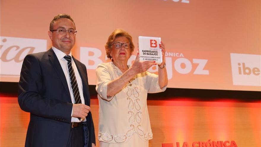 Ana Rosas Murillo recibe el premio especial de La Crónica de Badajoz