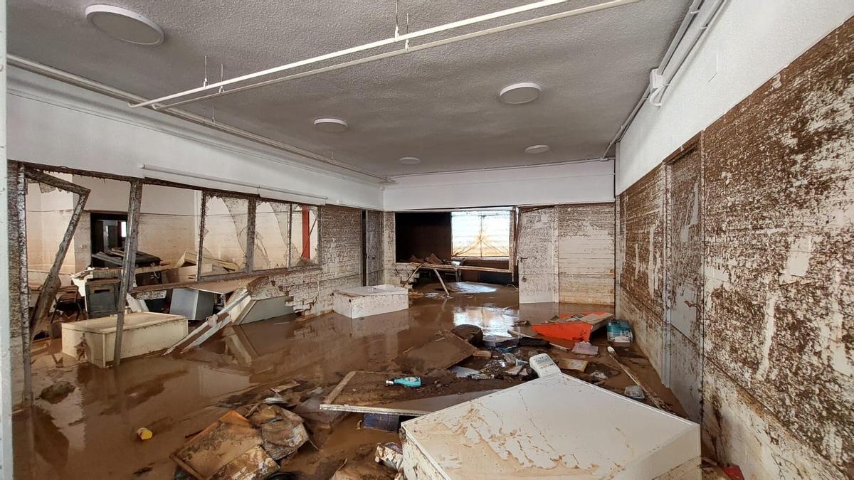 La Dana destrozó el CEIP Lluis Vives de Massanassa.