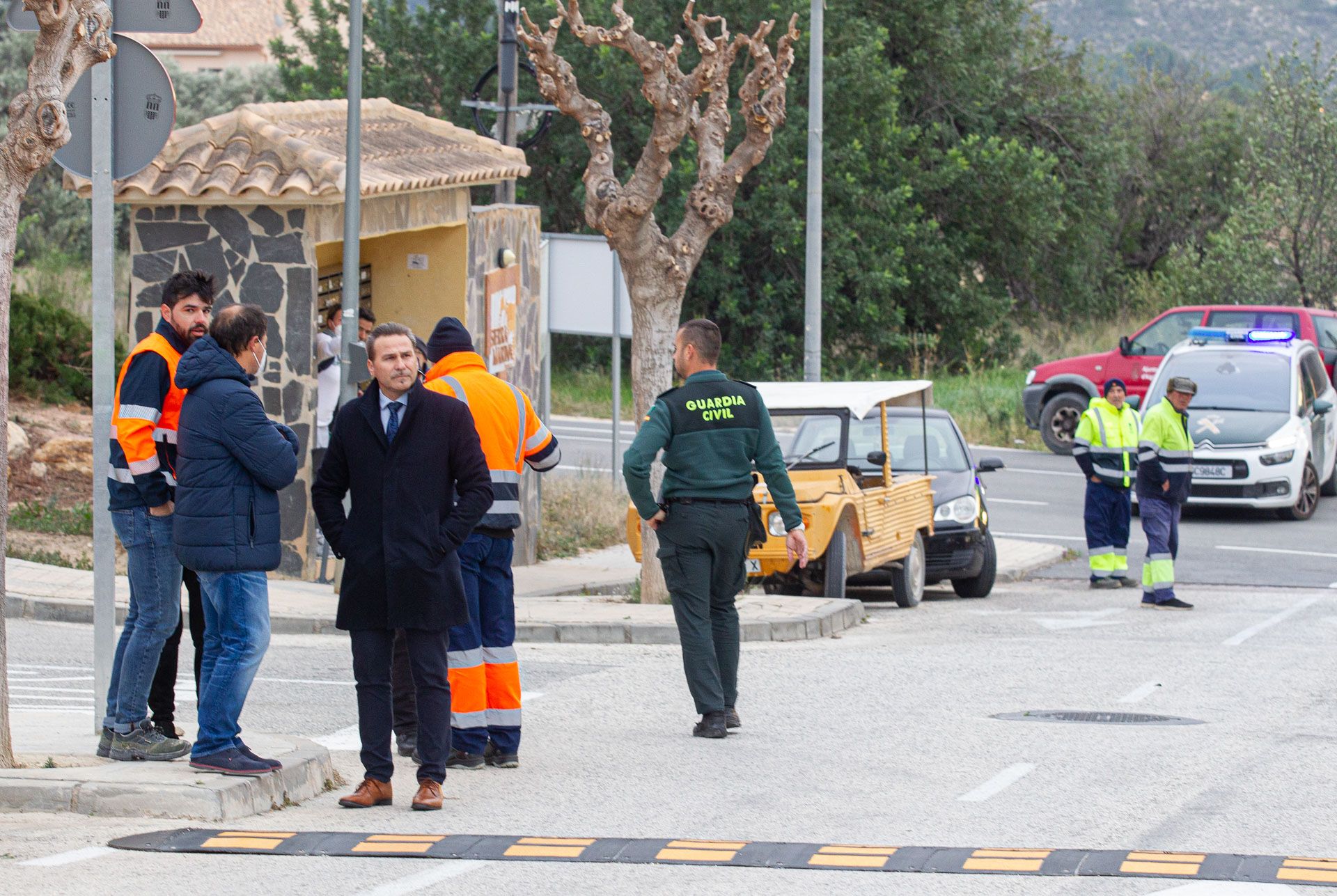 Decenas de vecinos desalojados por el incendio de Aigües