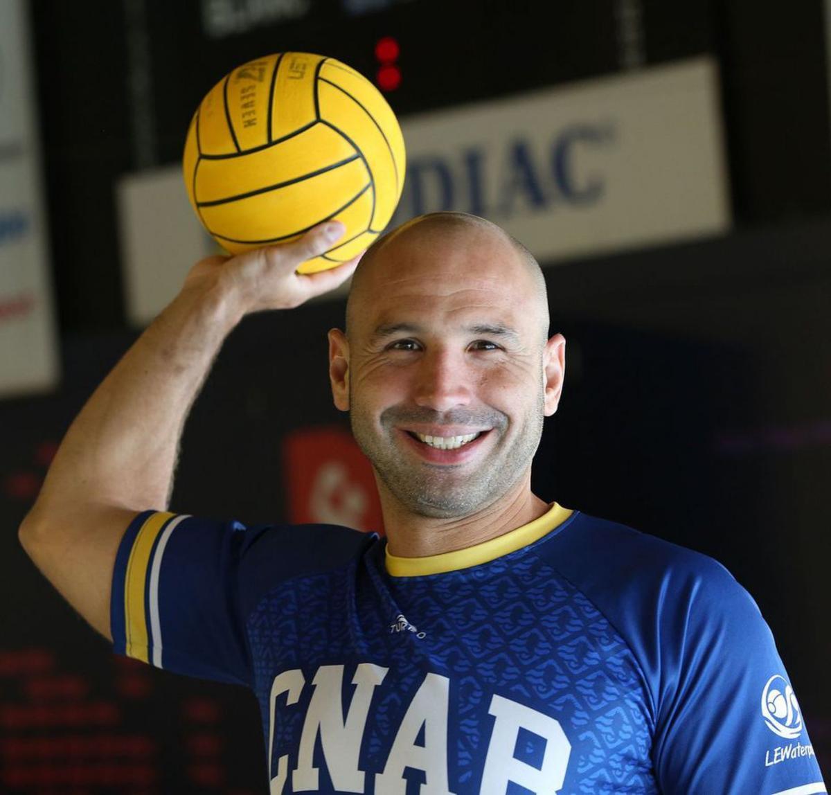 Felipe Perrone, llegenda del waterpolo espanyol: "No esperava la ‘final four’ a la meva edat" Felipe Perrone, llegenda del waterpolo espanyol: "No esperava la ‘final four’ a la meva edat"