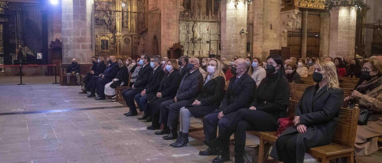 Marga Prohems y Jaime Martinez se colocaron en el banco de autoridades en la misa del patrón.