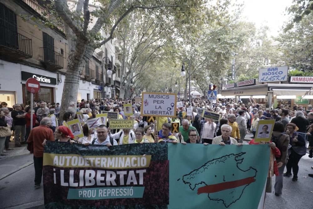 Miles de personas contra la sentencia del 'procés' en Palma