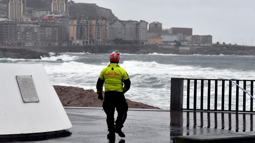 Activada la alerta naranja en el litoral gallego por un temporal costero con oleaje