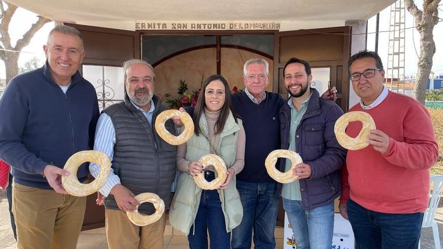 Los concejales celebran las tradiciones de Sant Antoni con los vecinos de la Marjalería