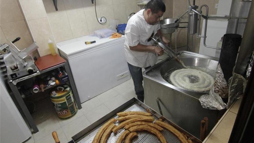 Posee los permisos para ampliar su churrería y los vecinos se lo impiden