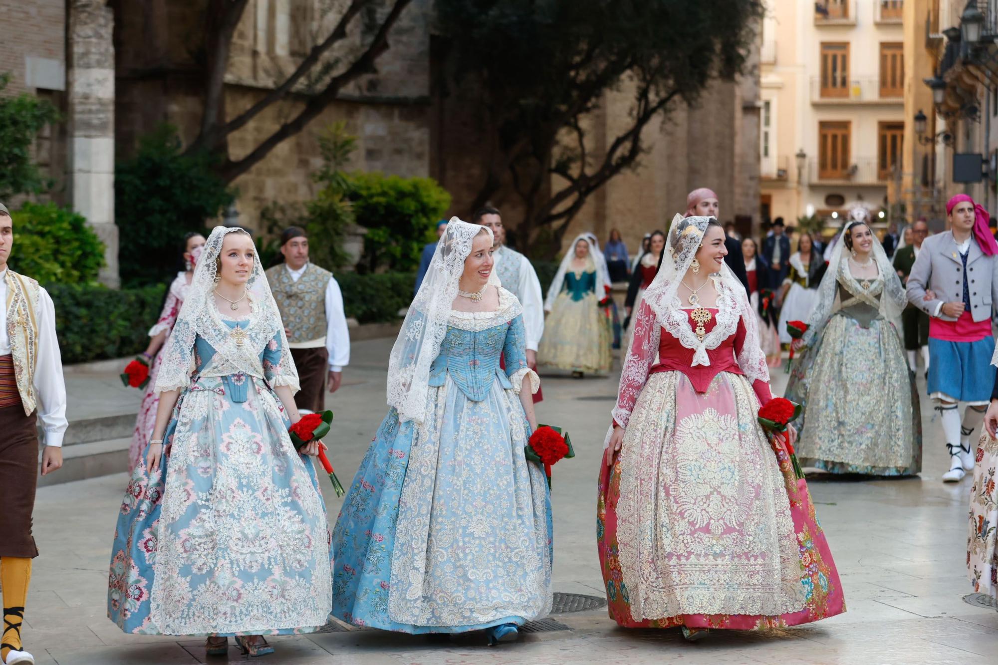 Búscate en el primer día de la Ofrenda en la calle San Vicente entre las 18:00 y las 19:00