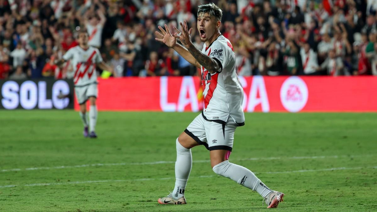 Andrei Ratiu, lateral derecho del Rayo Vallecano, en Vallecas