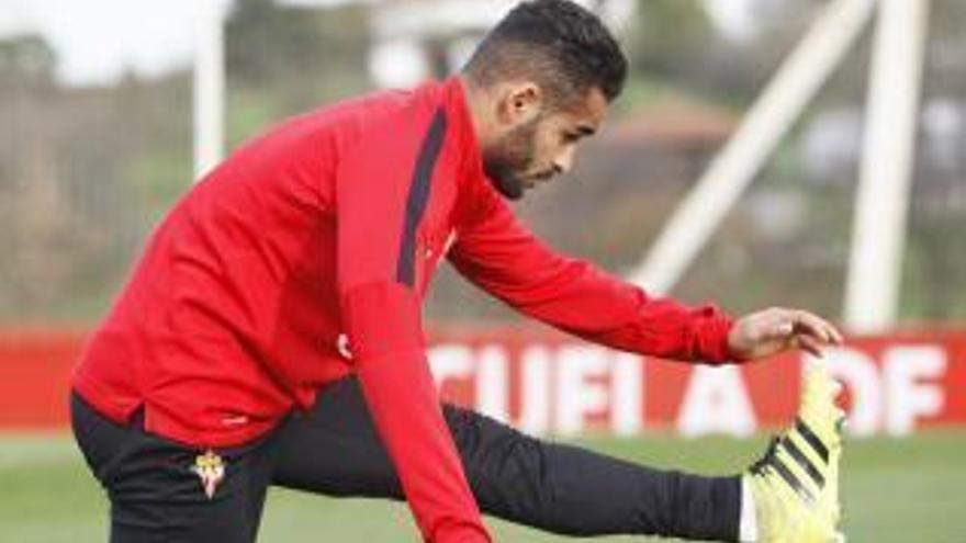 Douglas se retira del entrenamiento del Sporting