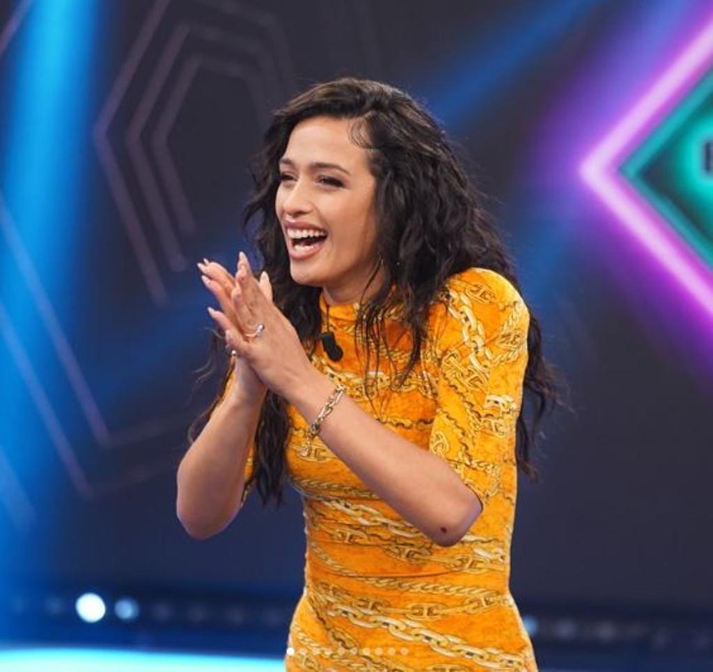 Chanel Terrero encadenada en Balenciaga