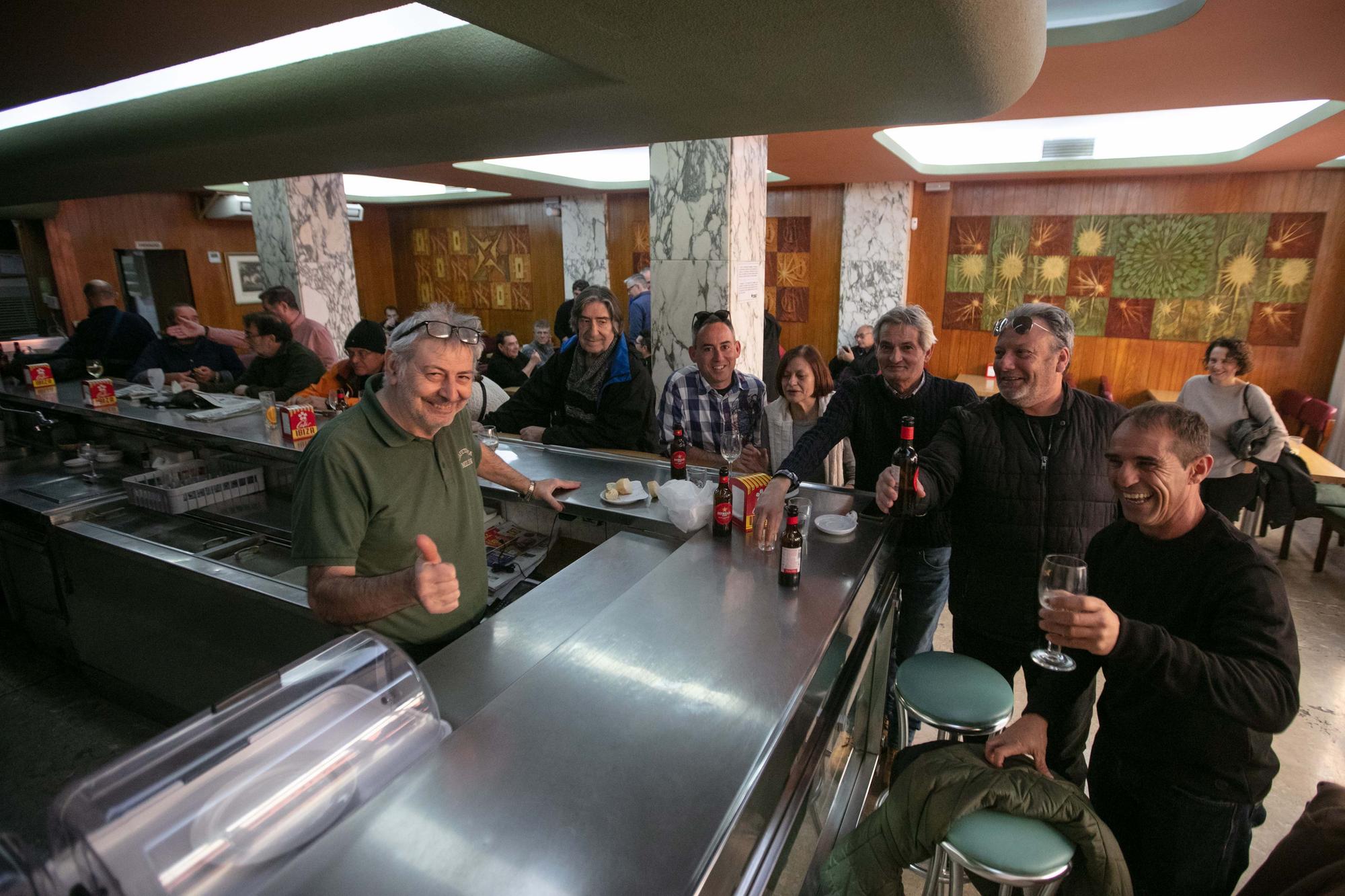 Galería de fotos del cierre de la cafetería Milán