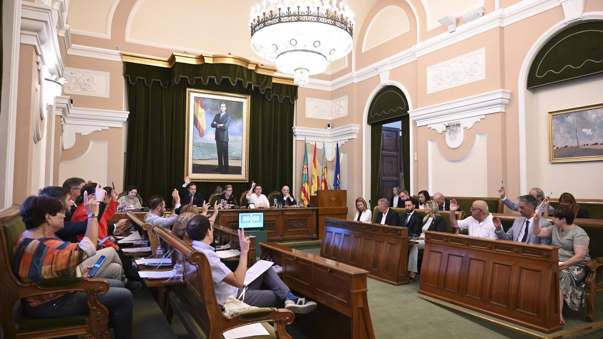 Imagen del pleno de ayer jueves en el Ayuntamiento de Castelló.