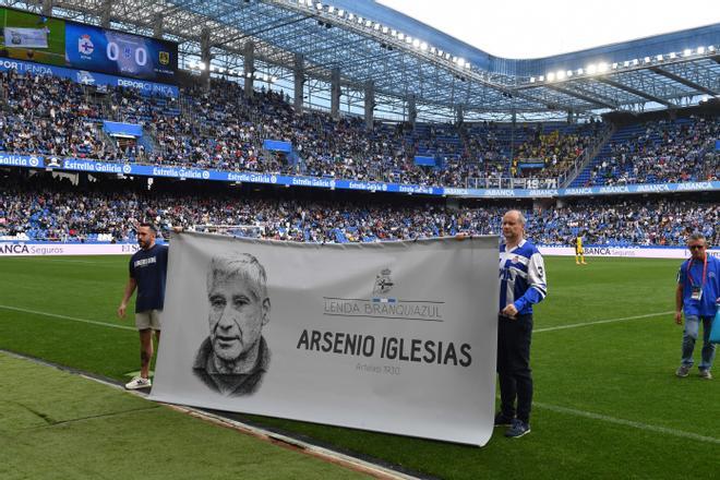 Homenaje a Arsenio Iglesias en Riazor antes del Deportivo-Alcorcón